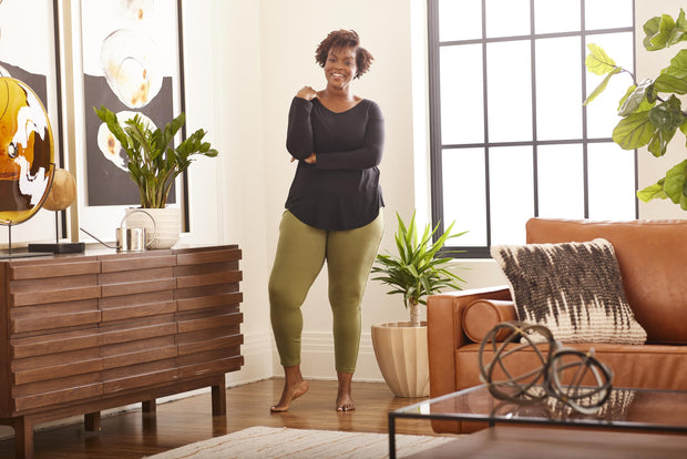 No Nonsense Women's Classic Denim Capri Leggings with Pockets, Comfortable Stretch Pull on Pants